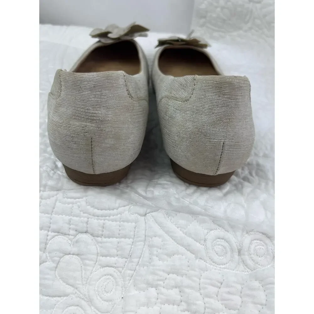BOC Born Women 10 Gold/White Faux Leather Loafer Flower Adornment Summer Shoe